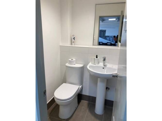 Arriendo bodega nueva c/of de 244 m2 en Parque Industrial.