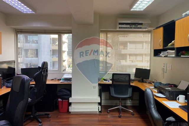 Oficina excelente ubicación metro los leones