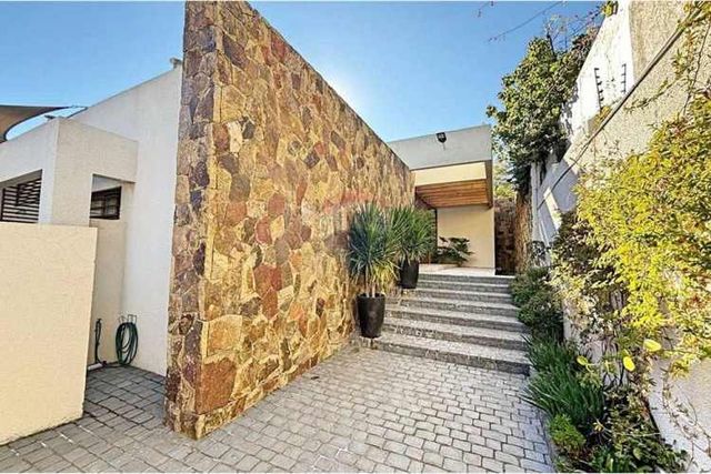 Moderna casa en condominio sector los trapences