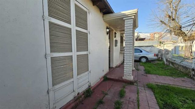 LOCAL COMERCIAL Amplio terreno con casa para remodelar en el corazon de Macul