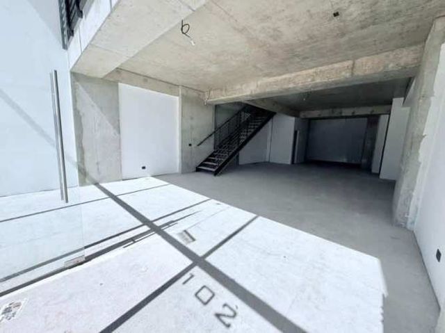 ARRIENDO LOCAL COMERCIAL 104 MT2 AV. EDMUNDO ELUCH