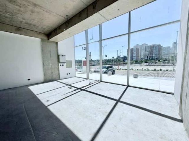 ARRIENDO LOCAL COMERCIAL 104 MT2 AV. EDMUNDO ELUCH