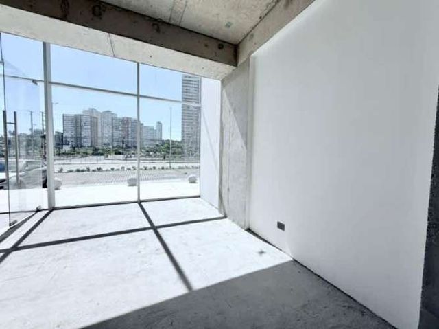 ARRIENDO LOCAL COMERCIAL 104 MT2 AV. EDMUNDO ELUCH