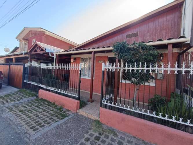 Se vende casa en micro barrio en villa las torres Puente alto