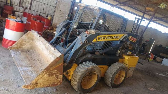 Minicargador NewHolland L218 año 2012