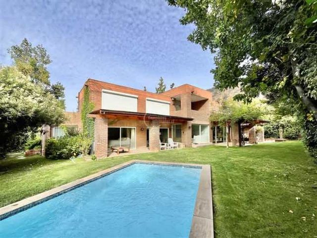 CASA Manquehue Oriente con Cerro Aguas Blancas