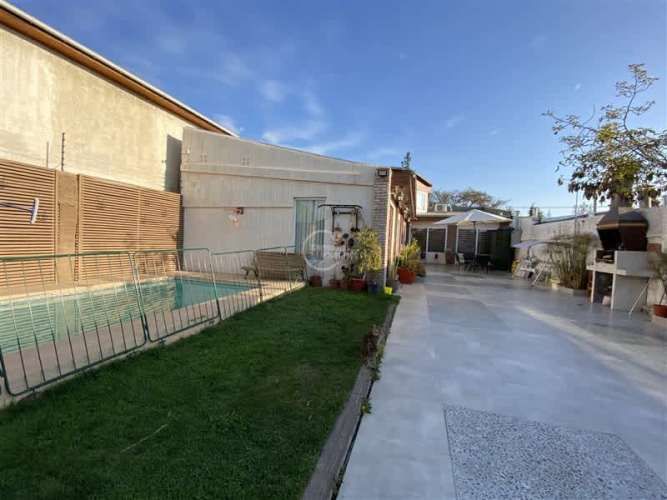 CASA Las dalias/ Av. Goycolea