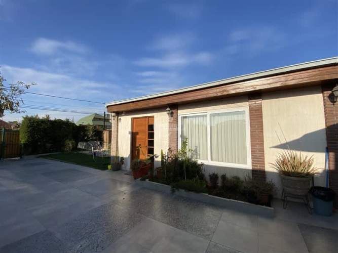 CASA Las dalias/ Av. Goycolea