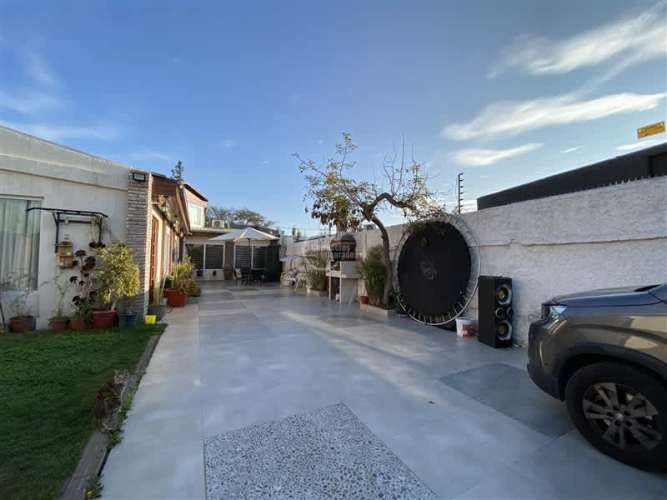 CASA Las dalias/ Av. Goycolea