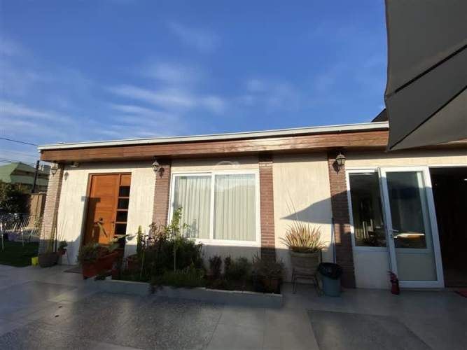 CASA Las dalias/ Av. Goycolea