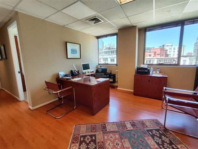 OFICINA Nueva LOs Leones Metro Tobalaba