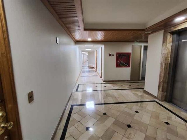 OFICINA Nueva de Lyon / Metro Los Leones