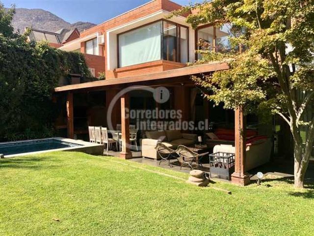 CASA CONDOMINIO MUY SEGURO / SAN CARLOS DE APOQUINDO