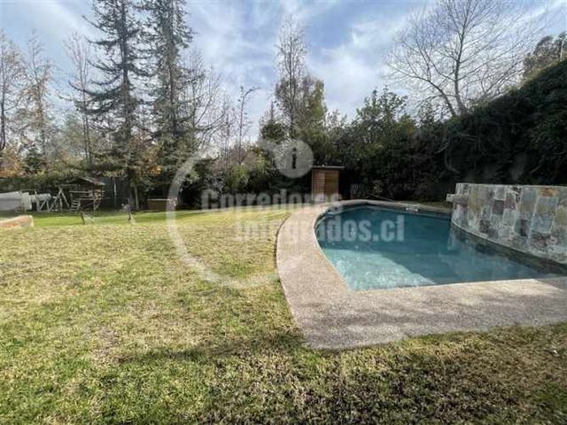 CASA Casa en Condominio Santa María / Vía Aurora