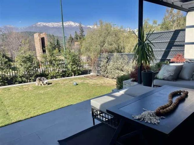 CASA Av. Pie Andino / Valle Escondido