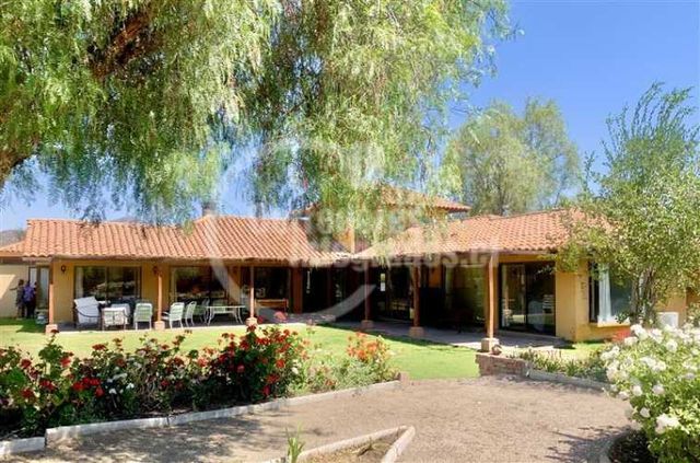 CASA PIEDRA ROJA, POLO