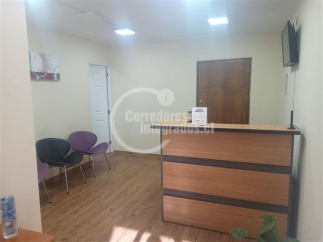 OFICINA Santa Magdalena / Metro Los Leones