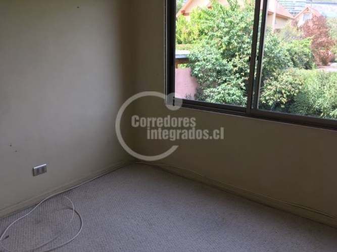 CASA SAN CARLOS DE APOQUINDO / U. DE LOS ANDES