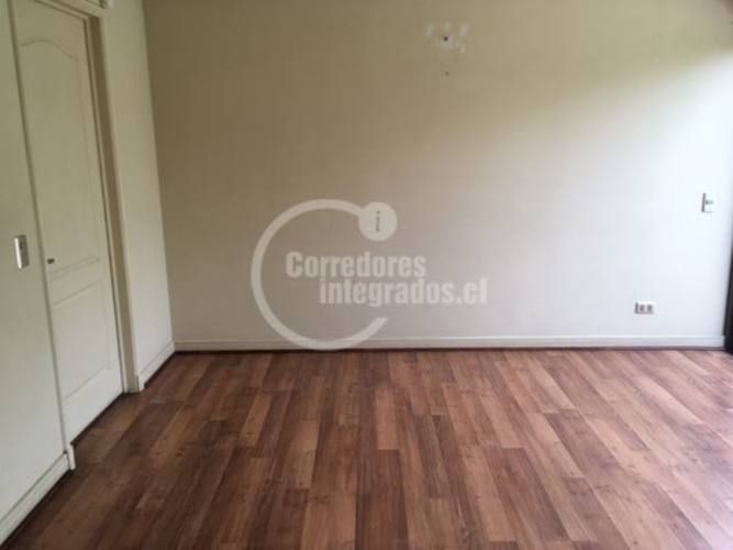 CASA SAN CARLOS DE APOQUINDO / U. DE LOS ANDES