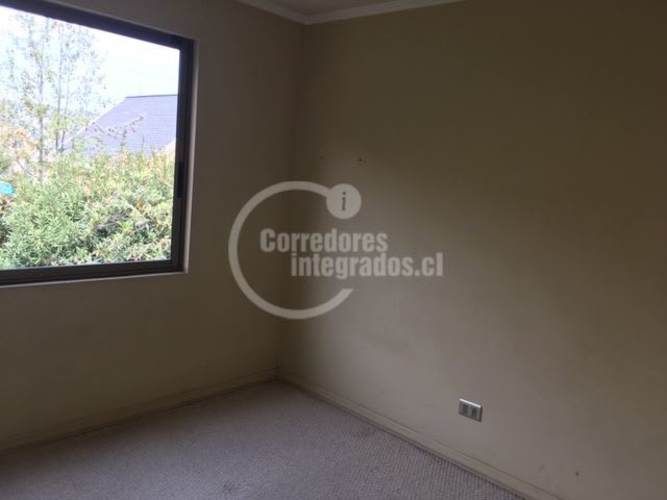 CASA SAN CARLOS DE APOQUINDO / U. DE LOS ANDES