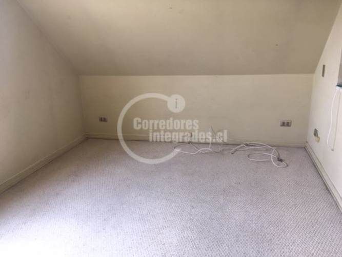 CASA SAN CARLOS DE APOQUINDO / U. DE LOS ANDES