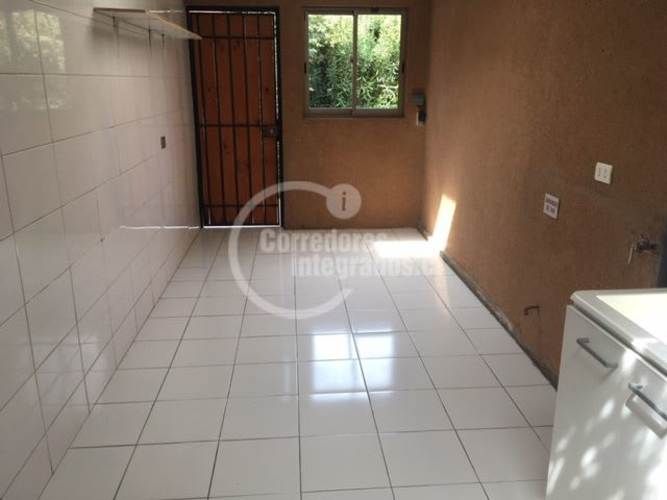 CASA SAN CARLOS DE APOQUINDO / U. DE LOS ANDES