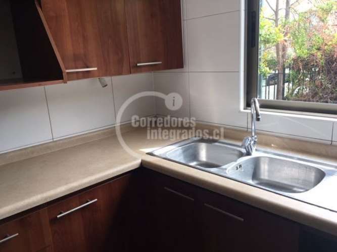 CASA SAN CARLOS DE APOQUINDO / U. DE LOS ANDES