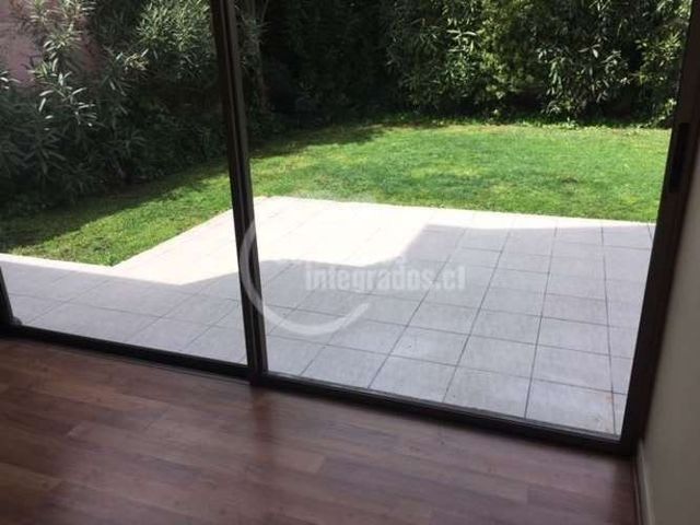 CASA SAN CARLOS DE APOQUINDO / U. DE LOS ANDES