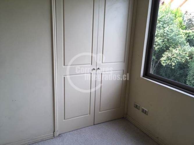 CASA SAN CARLOS DE APOQUINDO / U. DE LOS ANDES