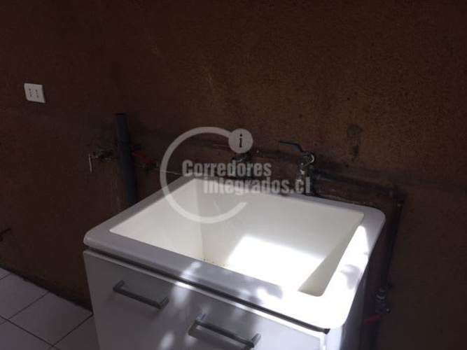 CASA SAN CARLOS DE APOQUINDO / U. DE LOS ANDES