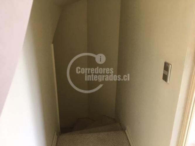 CASA SAN CARLOS DE APOQUINDO / U. DE LOS ANDES