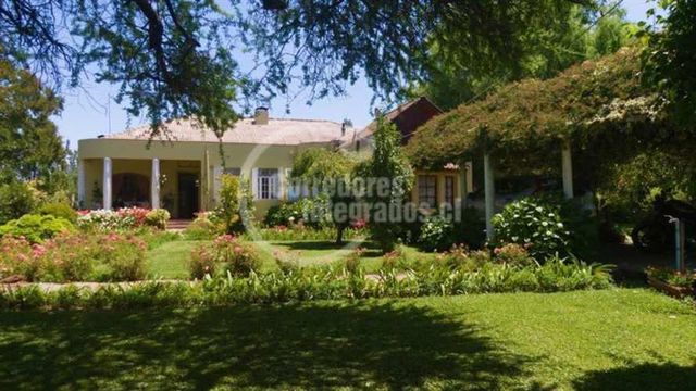 CASA Chépica - Ruta del Vino - Colchagua casa Principal, huéspedes y servicio.