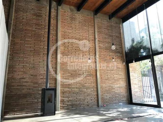 LOCAL COMERCIAL Av. Vitacura con Luis Carrera