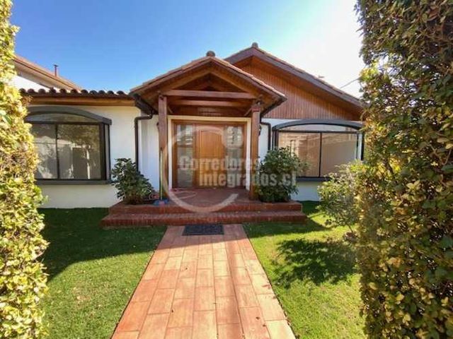 CASA Americo Vespucio Sur / Latadia