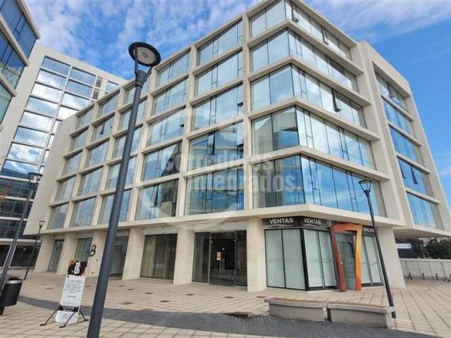 OFICINA AV CHICUREO, 2 estacionamientos y 2 bodegas IMPERDIBLE