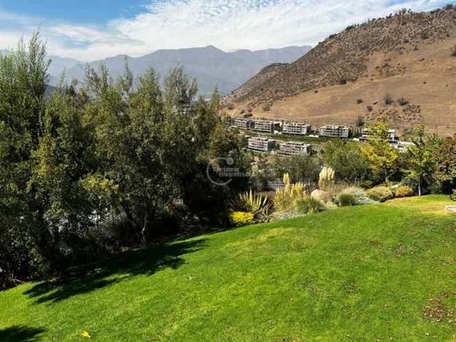 CASA Gran Vista / Golf de Manquehue