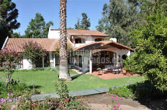 CASA Valenzuela Puelma / Padre Hurtado