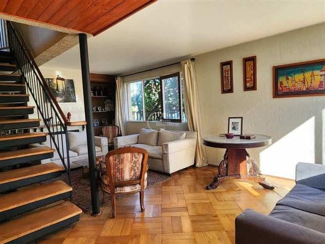 CASA Casa en venta de 4 dorm. en Las Condes