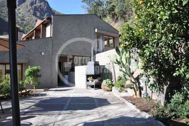 CASA Camino Huallalolen / Camino El Cajon