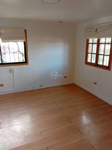 CASA Avda. Las Condes / Charles Hamilton