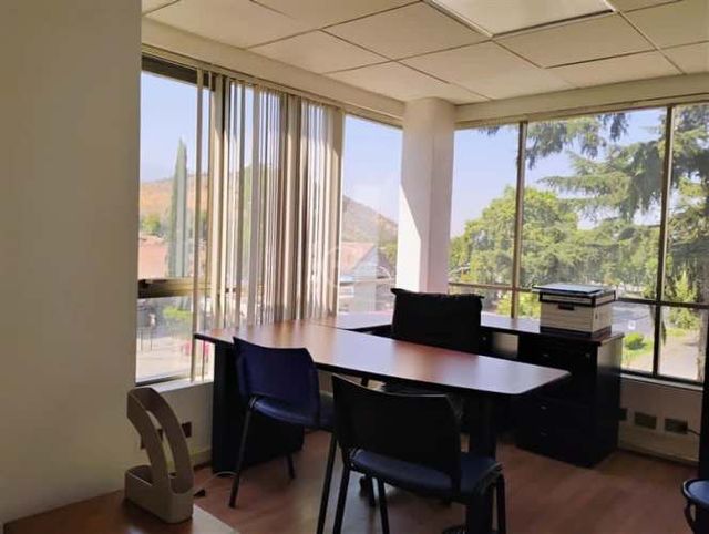 OFICINA Av. Las Condes /Av. Pdte. Kennedy TT