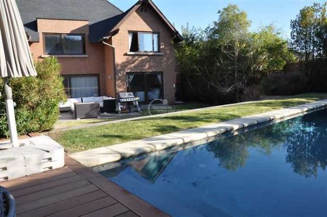 CASA San Carlos de Apoquindo / Avenida Plaza