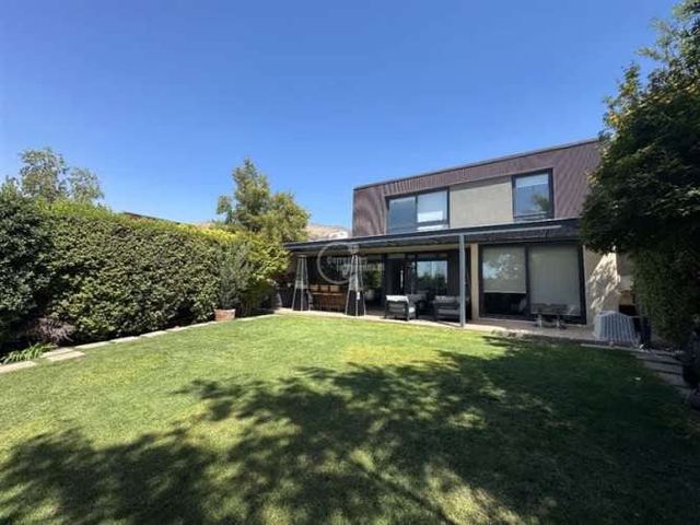 CASA CONDOMINIO AV CHAMISERO,