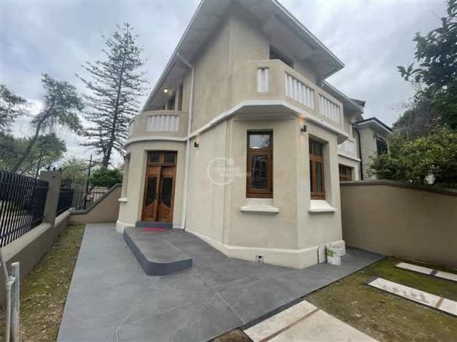 CASA E.Castillo Velasco/ Monseñor Eyzaguirre