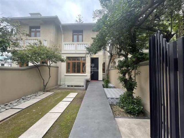 CASA E.Castillo Velasco/ Monseñor Eyzaguirre