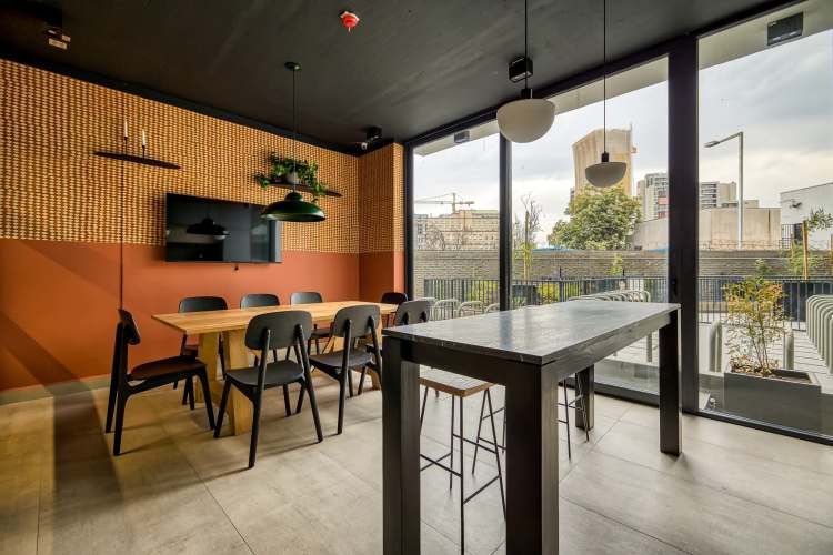 Lia Aguirre [2731-1]