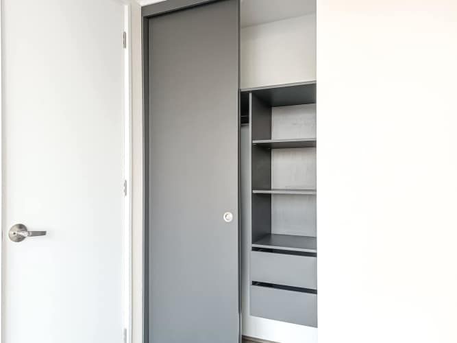 Av. María Rozas Velá (1 Est /1 Bod) [2744-1]