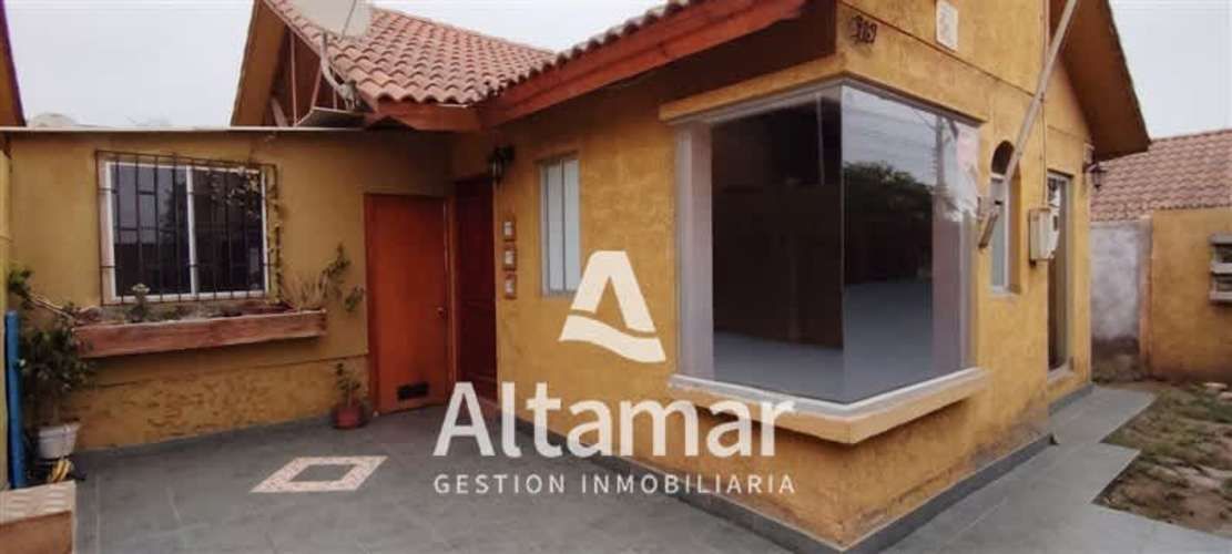 CASA Pasaje los Avellanos entre Gabriel Gonzáles Videla y juan cisternas