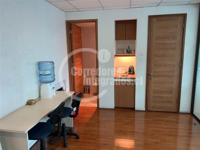 OFICINA Av Andres Bello con Manuel Montt