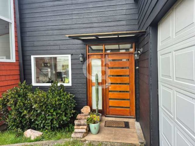 Casa Familiar: Amplio Patio, Cerca de Playa y Servicios